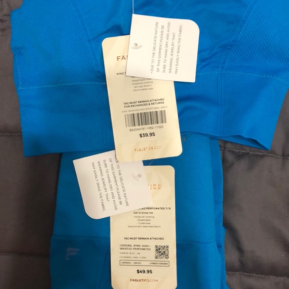 Fabletics Angle 2 Piece Set - Picture 2 of 2